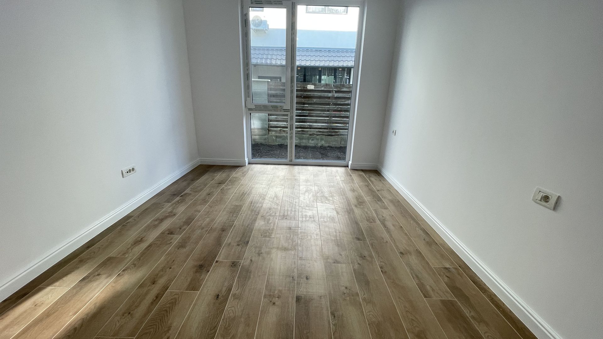 Apartament 3 camere la parter cu gradina proprie - Poză 2