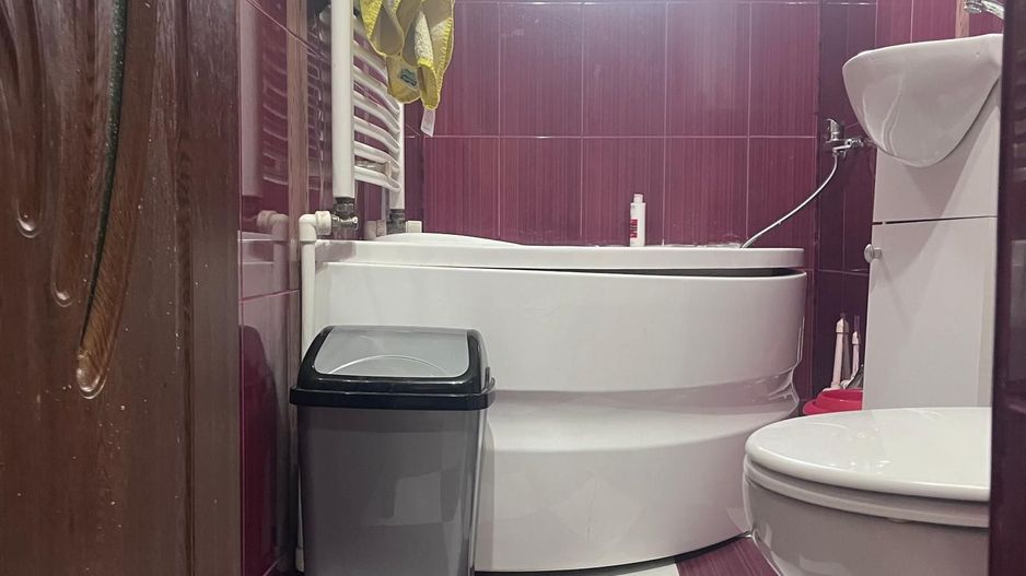 Închiriere apartament cu 2 camere în Micro 6 Târgoviște! - Poză 8