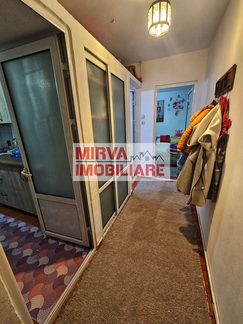 Apartament 2 camere – Central / Urlați – Etaj 2, balcon închis - Poză 10