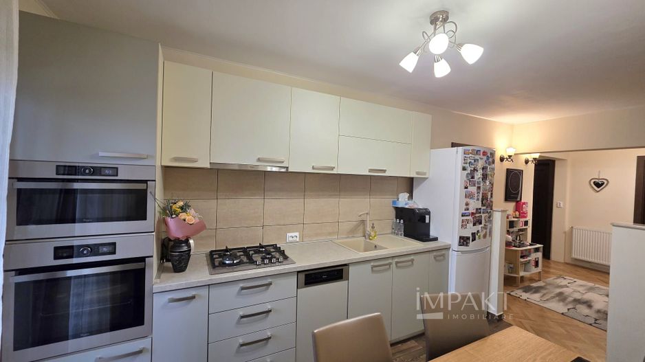 Apartament 3 camere decomandat - - Poză 9