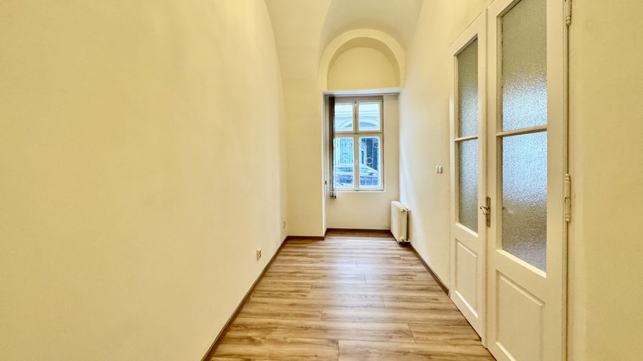 Birou renovat situat in Piata Unirii - Tribunal - Poză 11