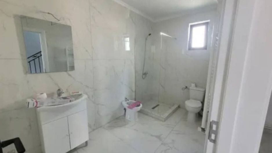 De vânzare – Casă nouă 4 camere în Năvodari, zona Kaufland - Poză 4