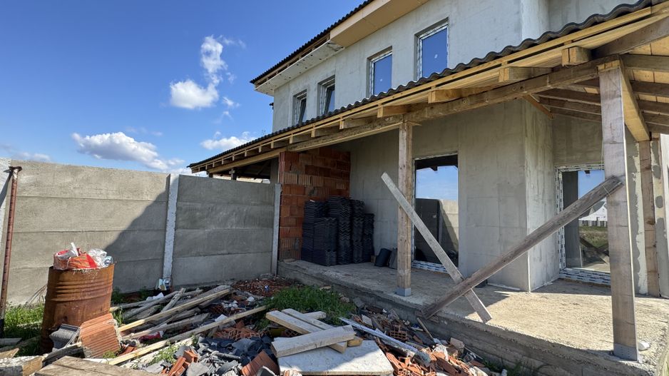 Sacalaz, 1/2 Duplex pe Etaj, 4 Camere,2 Bai,Terasa Acoperita - Poză 3