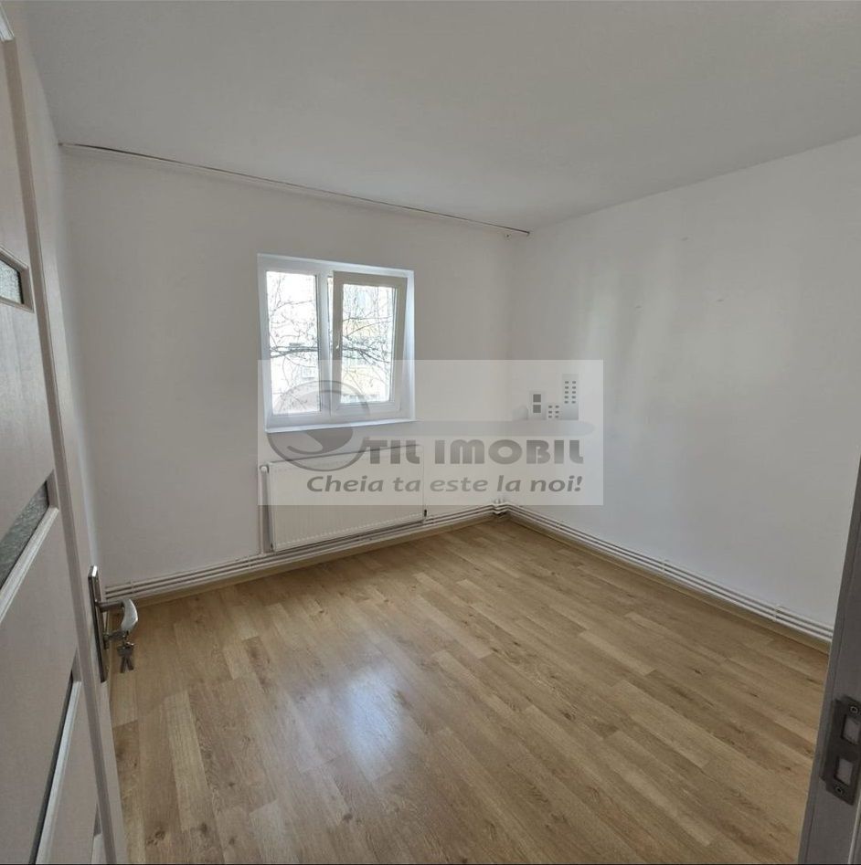 Apartament 2 camere semidecomandat - Alexandru cel Bun - Minerva - Poză 3