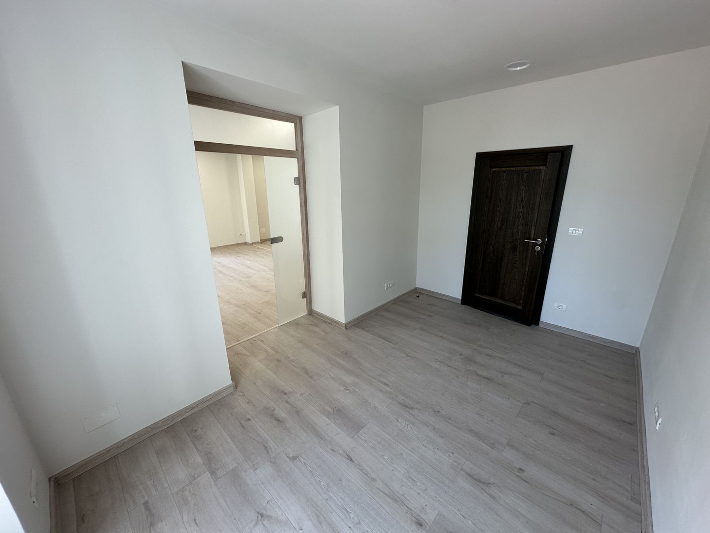 Saptii de birouri Ultracentral supraf. de la 28pana la125 mp - Poză 11