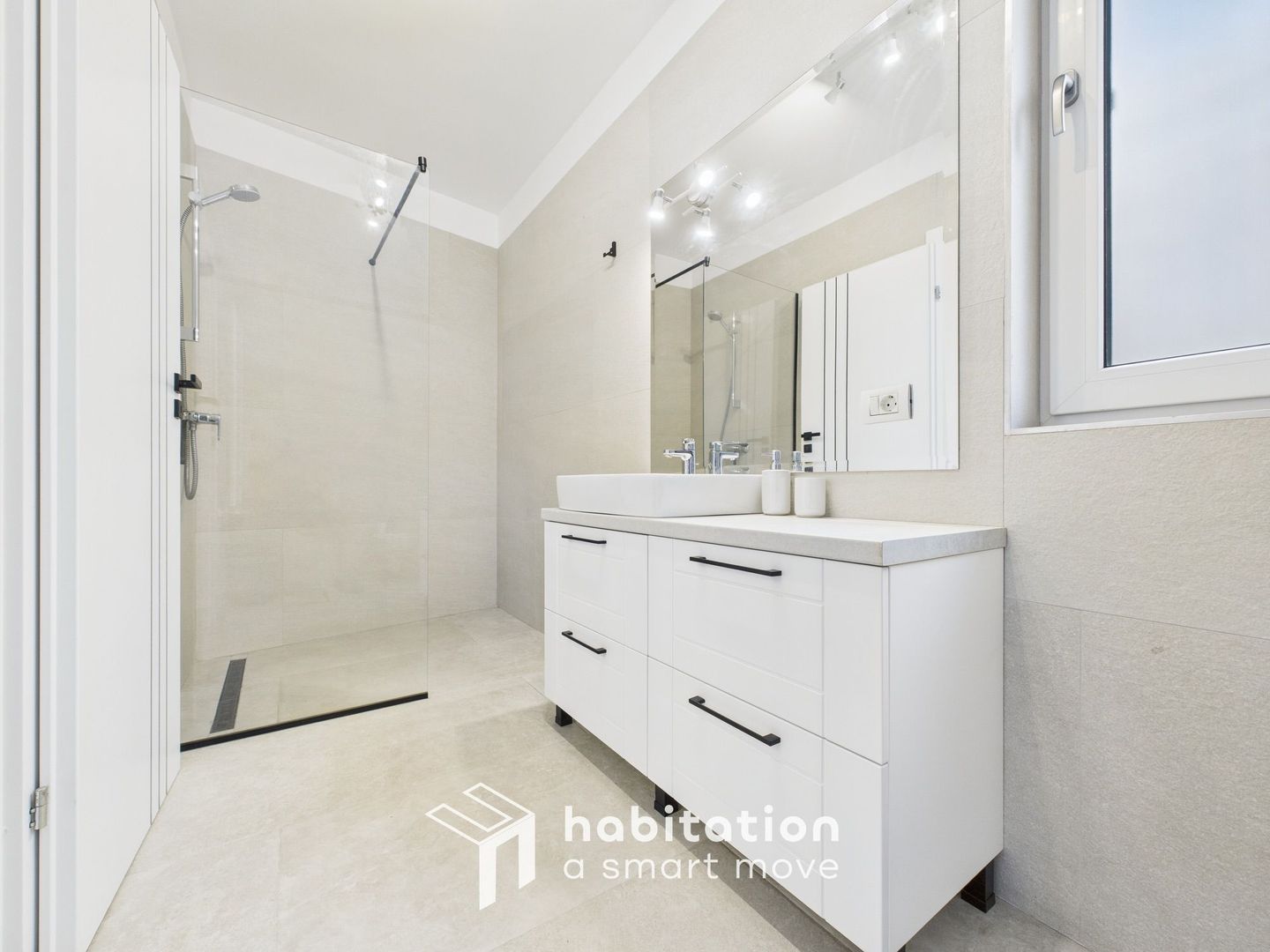 De închiriat– Apartament modern cu 3 camere în zona Lipovei | Bloc nou - Poză 23