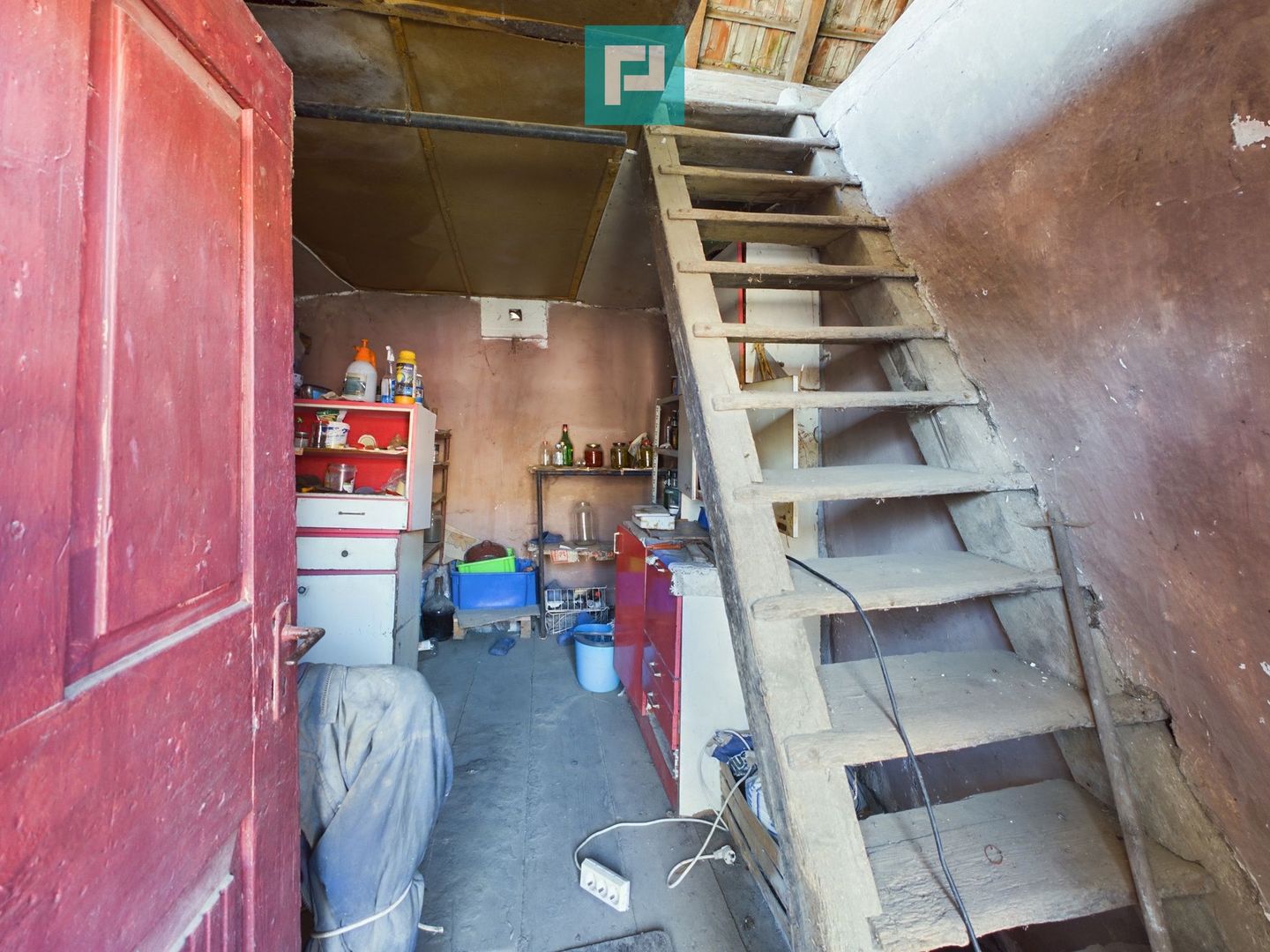 Casă cu teren generos de 2,880mp în Secusigiu - Poză 16