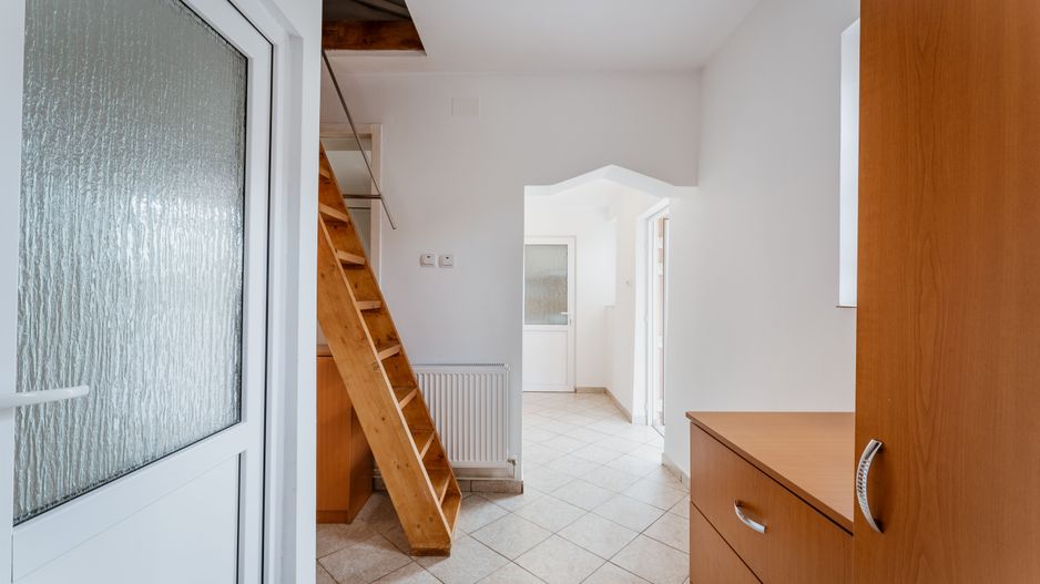 Casă cu 2 camere în Bujac - Poză 14