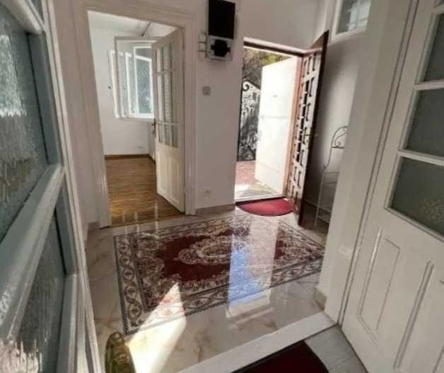 Casa cu garaj, individuala, langa metrou, intersectia Piata Muncii - Poză 1