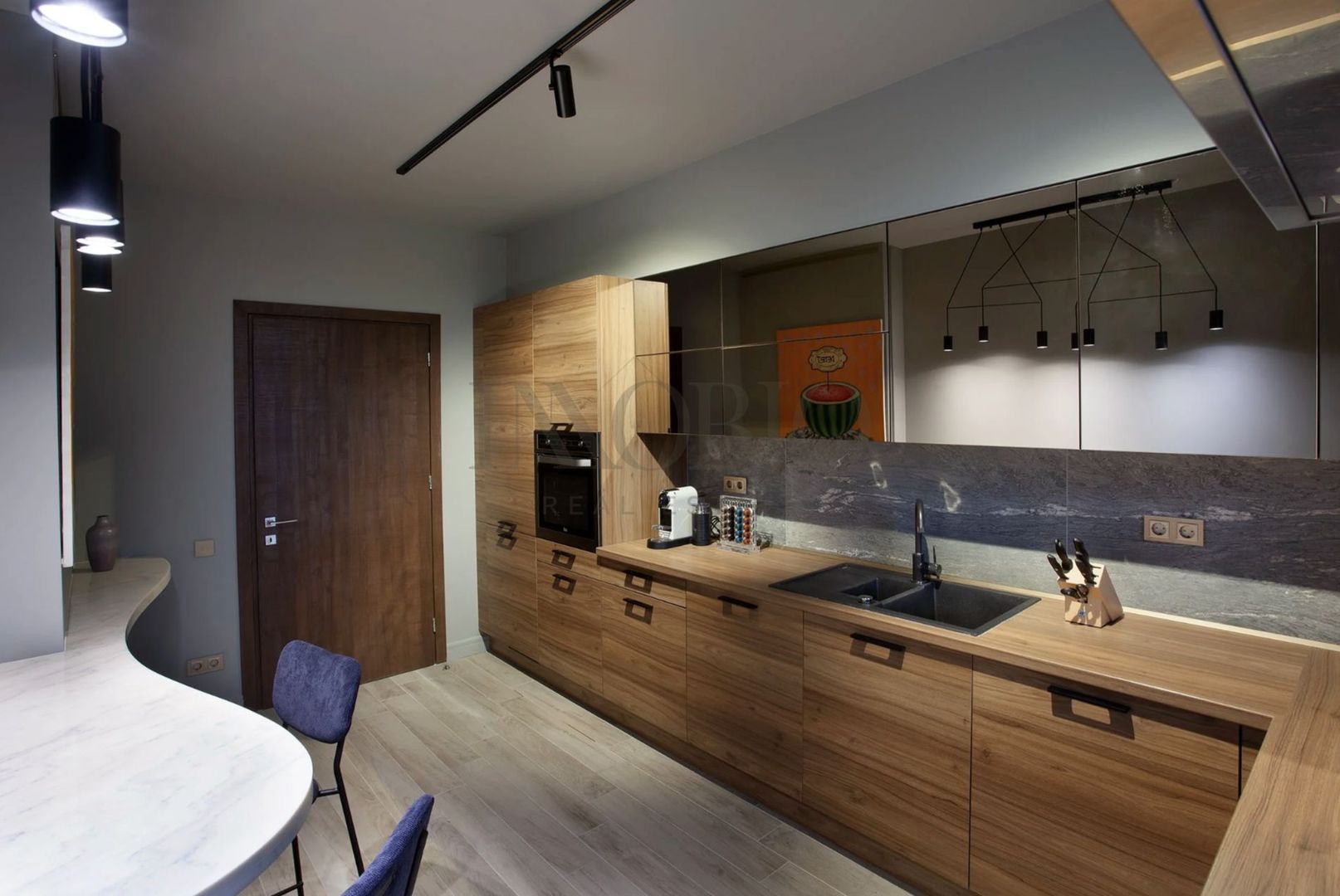 Full Service Apartment | 3 Bedrooms | Parking | Concierge - Poză 4