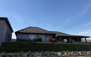 Casă modernă cu spațiu comercial de vânzare pe teren de 500 mp în Holboca - Poză 5