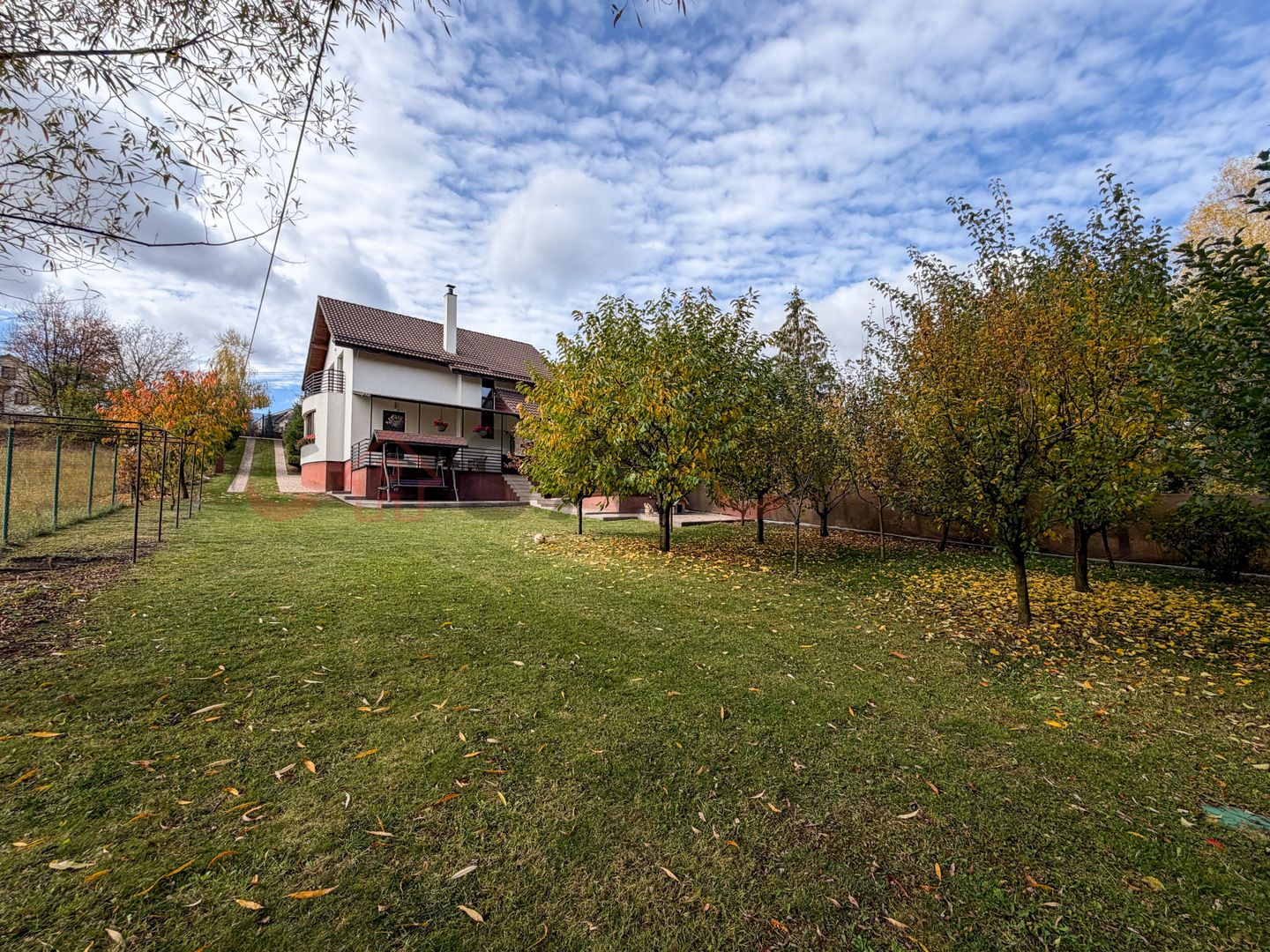 Casa individuală cu teren de 1400 mp, Salicea - Poză 4