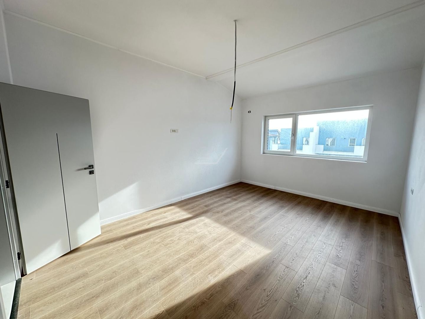 Bloc finalizat. Decomandat. Loc de parcare. - Poză 1