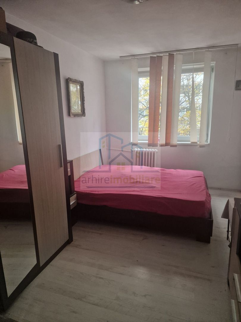 Apartament 3 camere, decomandat , etajul 1/10 - Poză 4
