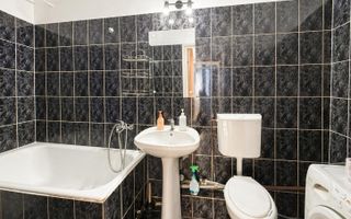Vând apartament cu 2 camere,in cartierul Tudor,strada Infratirii - Poză 5