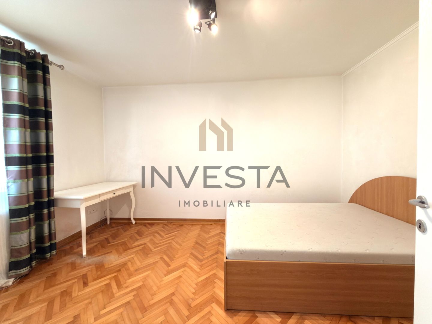 Apartament cu 2 camere, etaj intermediar, Centru, pe strada Traian! - Poză 3