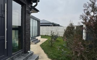 Vila modernă pe parter cu terasă închisă și pod pentru depozitare - Poză 13