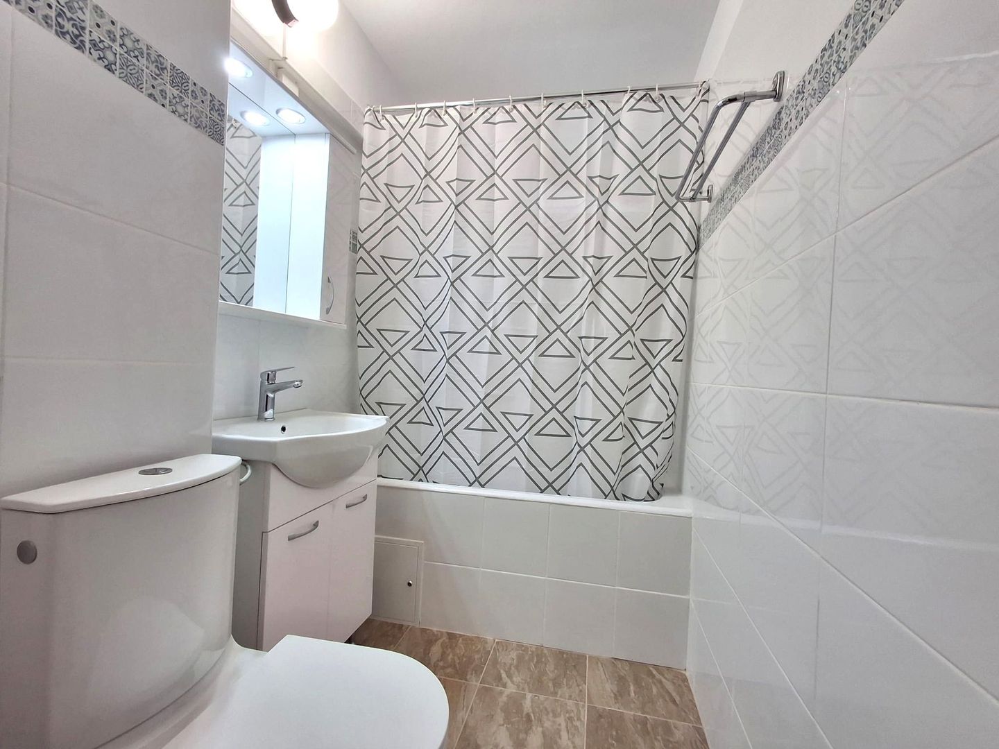 Apartament 2 camere renovat la 2 minute de metrou - Poză 10