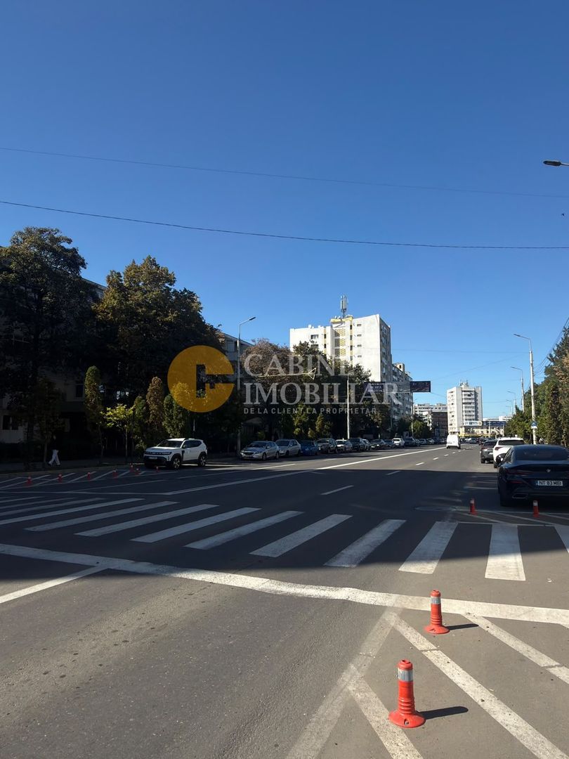 Spatiu Comercial Vitrat- 60mp - Front Stradal - Podu Ros - Poză 12