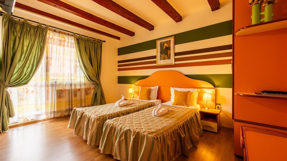 Pensiune cocheta, la poalele emblematicei Cetati Rasnov, Brasov - Poză 2