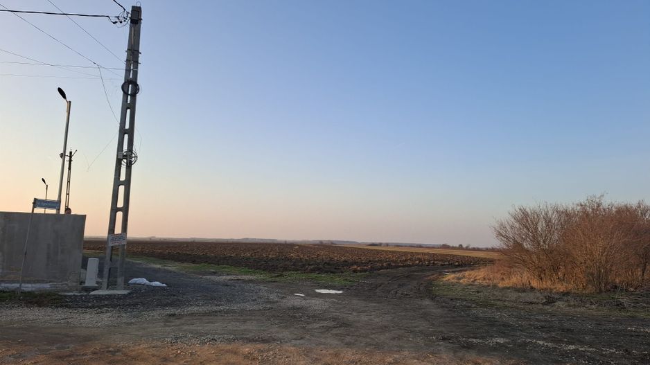 DARZA - CREVEDIA , TEREN INTRAVILAN  20.000 MP - Poză 1