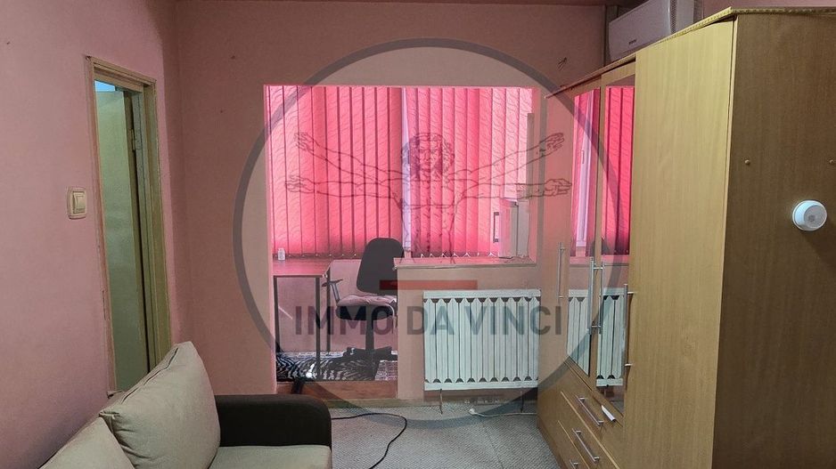 Vând garsonieră cu balcon, mobilat utilat, etaj 1, cu parcare - Poză 1