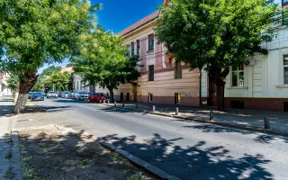 Apartament cu 4 camere si terasa si curte proprie, langa primarie - Poză 12
