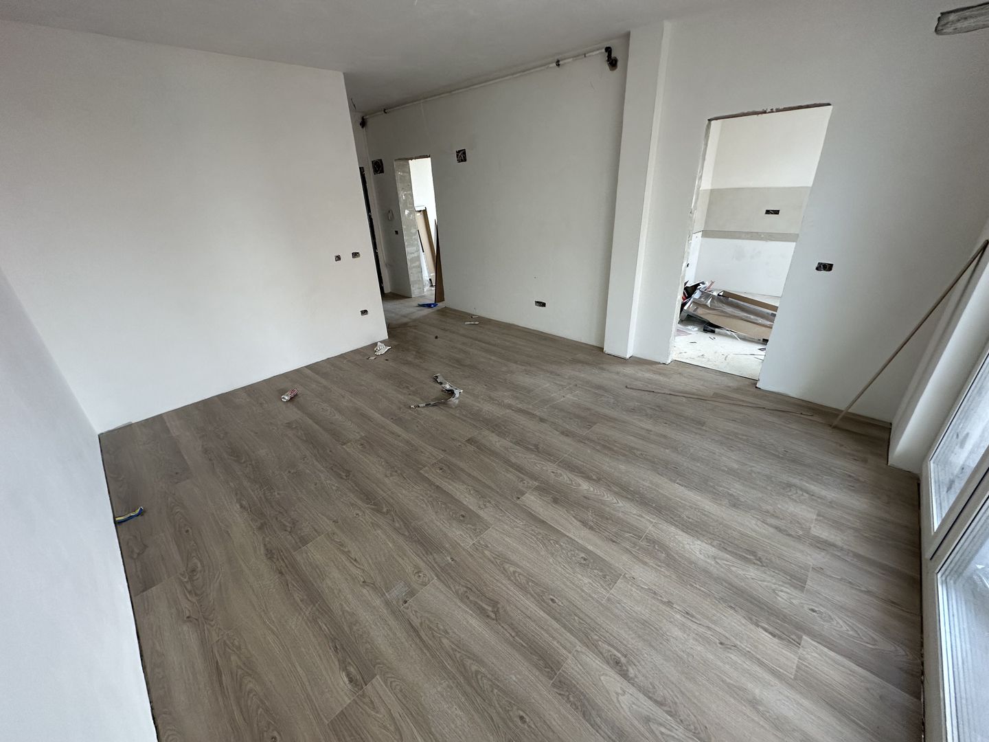 Apartment bloc nou cu lift si loc de parcare inclus - Poză 7