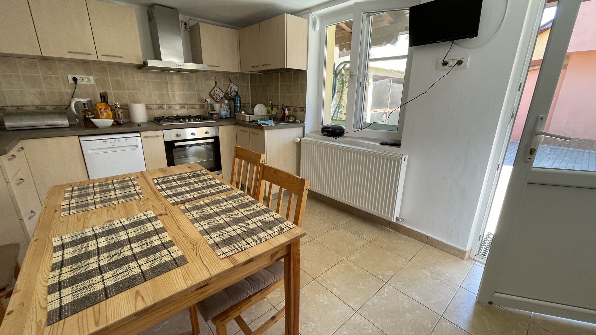 Casa cu teren frumos si garaj zona Mehala - Poză 15