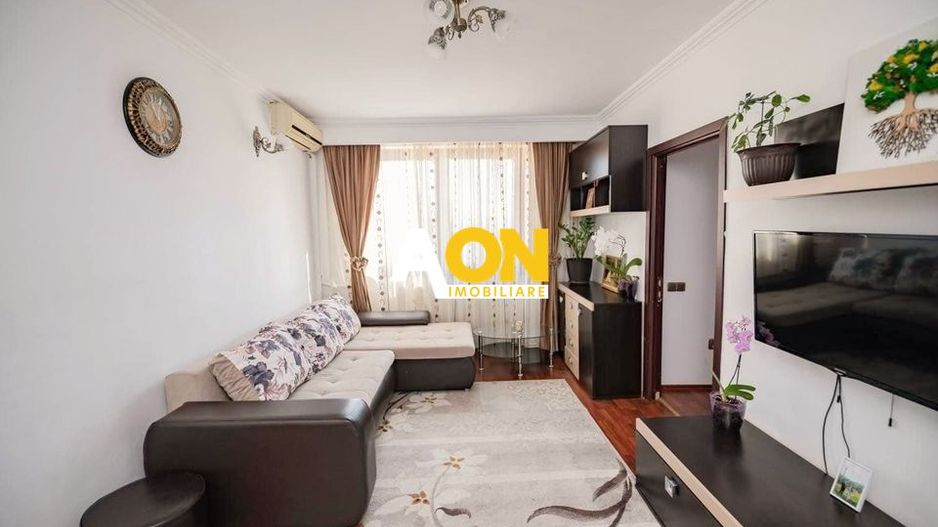 Apartament 3 camere, etaj 3, + boxa la subsol, ultracentral - Poză 1