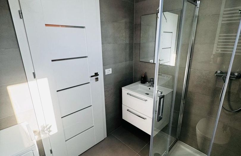 Apartament de inchiriat 3 camere 2 Baii Micalaca, parcare, bloc nou - Poză 9