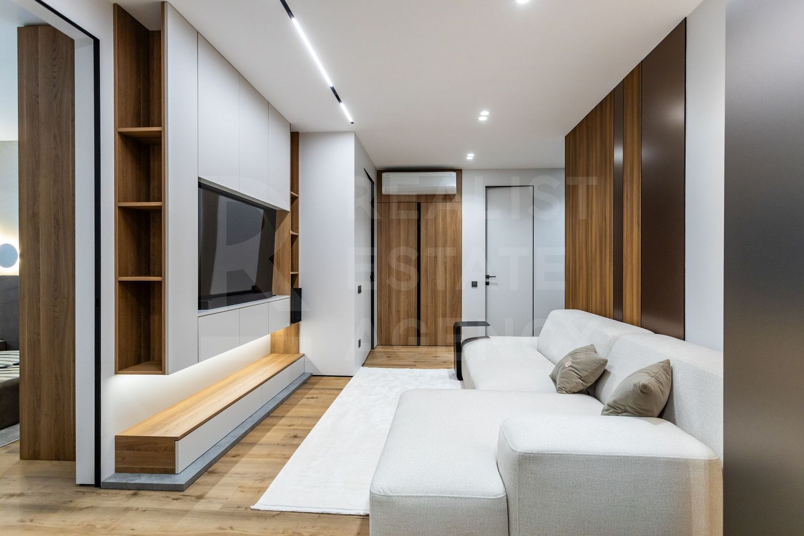 Apartament mobilat de 90 mp cu 3 dormitoare în Buiucani - Poză 4