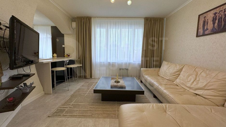 Chirie apartament, 3 camere, str. București, Centru - Poză 3