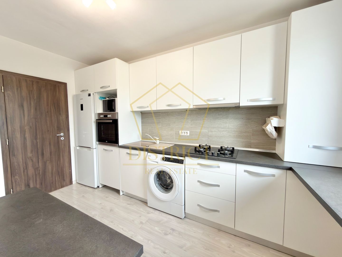 Apartament cu 2 camere mobilat, decomandat la etajul 2 in Giroc la asfalt. - Poză 7