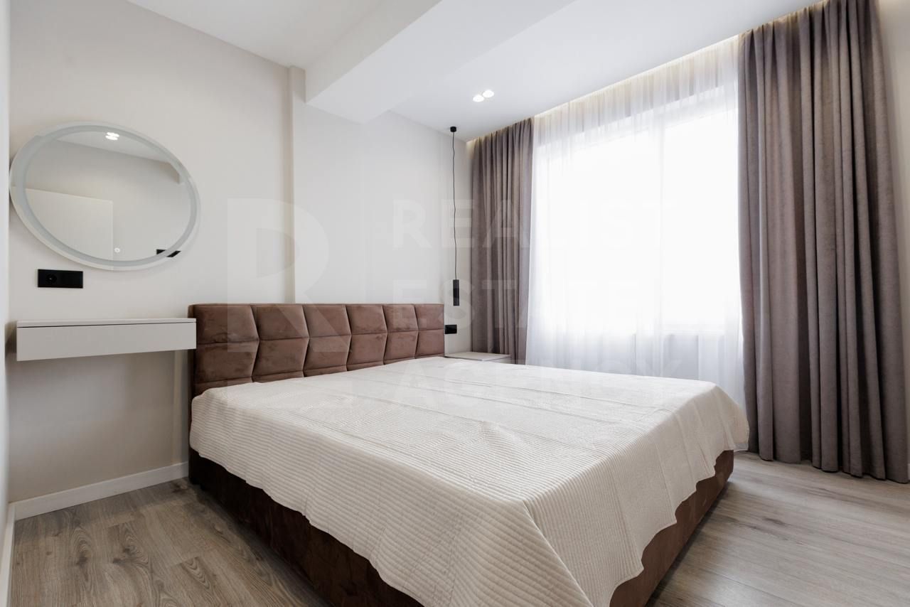 Vânzare, apartament, 2 camere + living, strada Calea Ieşilor, Sculeni - Poză 1