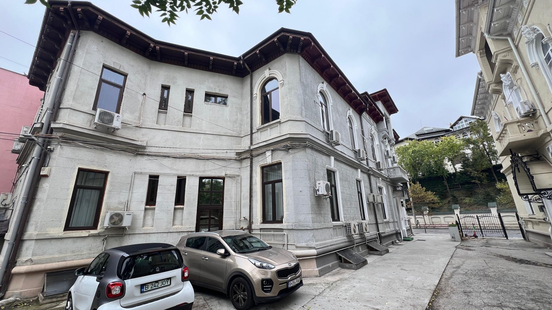 Cladire 23 de camere cu teren 554 mp - Poză 4