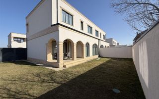 Vila moderna cu arhitectura deosebita gata sa devina acasa - Poză 4