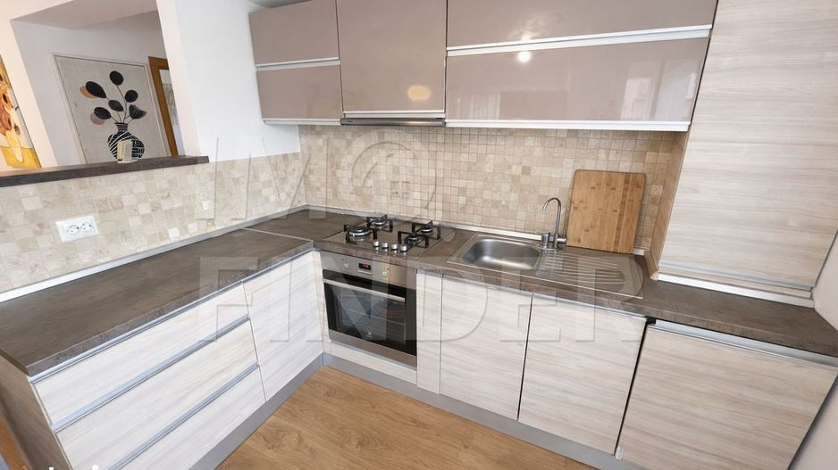 Apartament cu 3 camere în Zorilor strada Rapsodiei - Poză 3