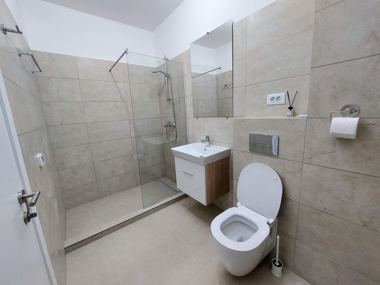 2 Camere, 2 balcoane, mobilat, PARCARE SUBSOL INCLUSA, 3 minute Metrou Pacii - Poză 10