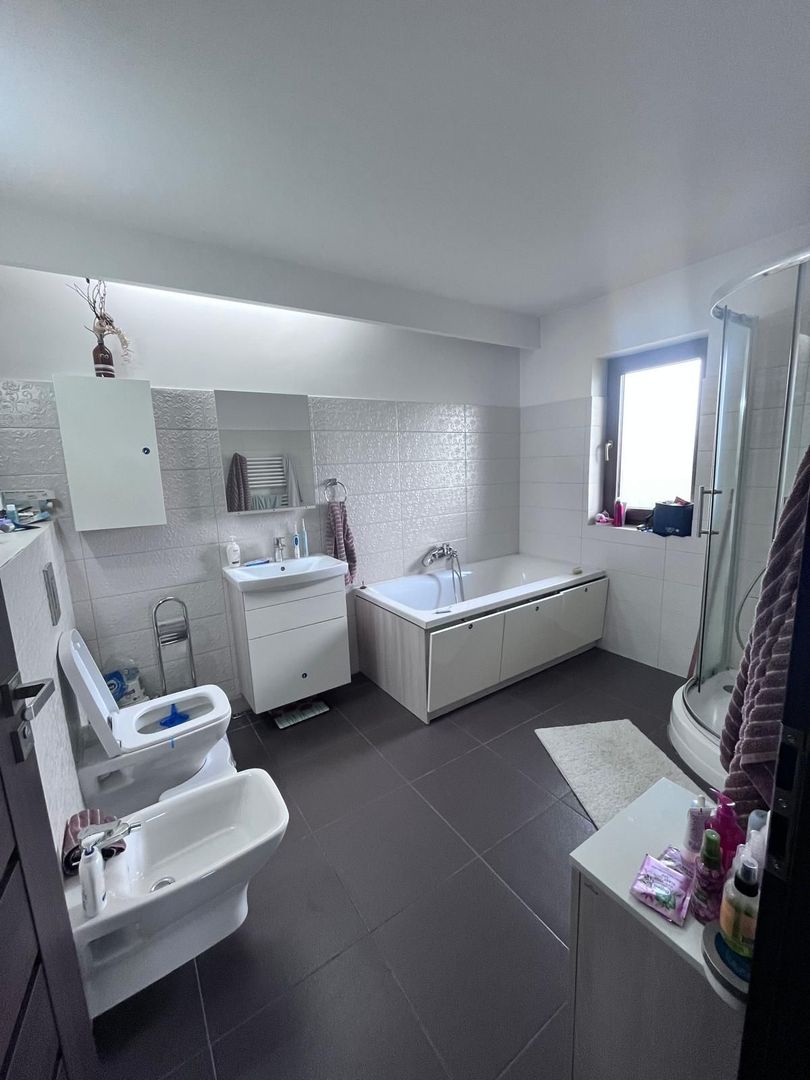 Casa  nouă de vanzare cu garaj,  în zona Micesti - Poză 11