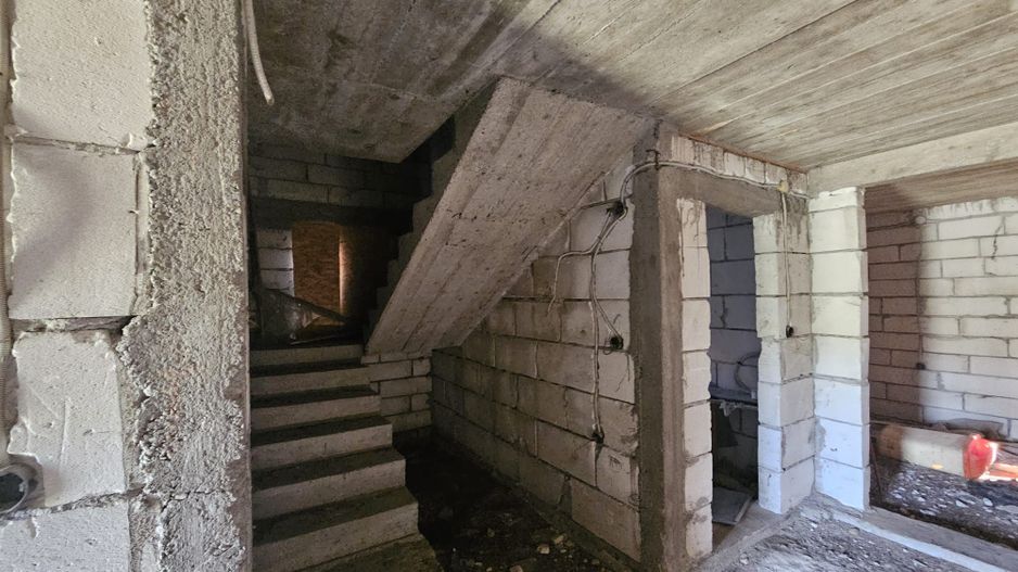 Casă P+1 la roșu, teren 2.600 mp – DN73, Mihaești - Poză 9