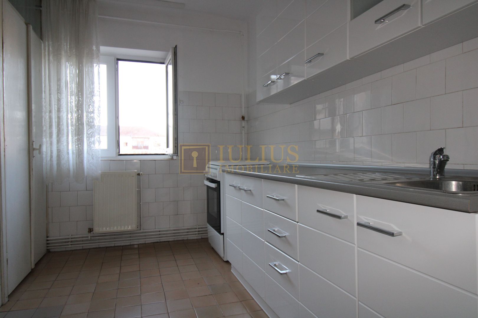 apartament 3 camere, 2 bai, centrala proprie, ideala pentru un cuplu - Poză 2