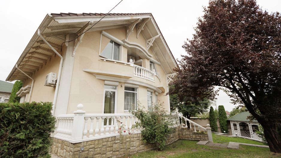 Chirie, casă, 2 nivele, 4 camere, str. Gheorghe Cașu, Centru - Poză 1