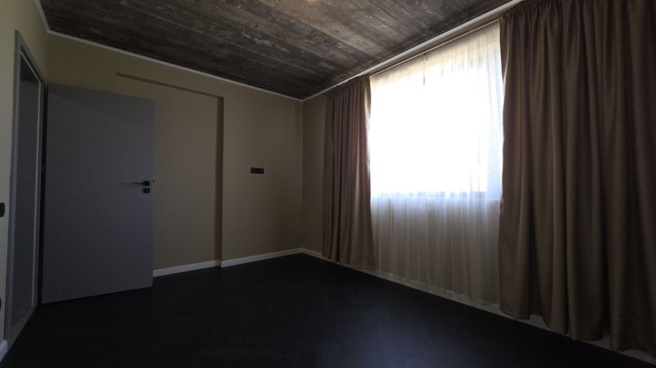 Vila intr-un peisaj idilic la 15 minute de capitala, pret imbatabil! - Poză 18