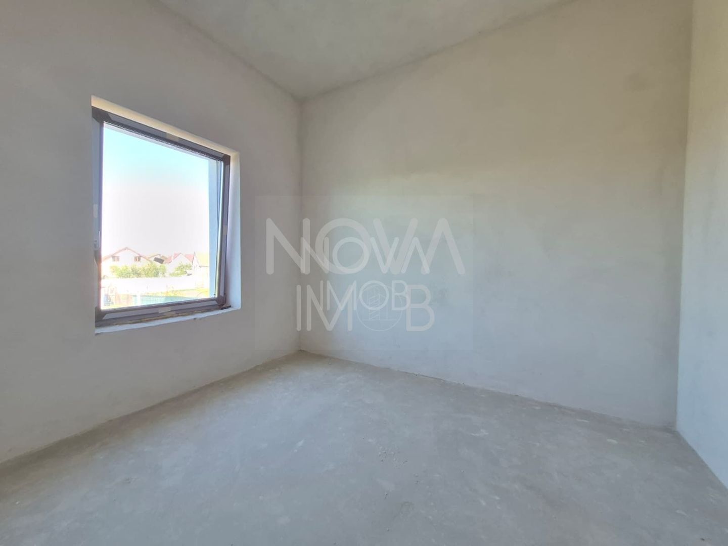 Casa generoasa cu 7 camere, 3 bai, dressing si parcare – Sura Mica - Poză 9