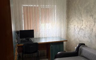 PF închiriaz apartament cu 3 camere, decomandat - Poză 3
