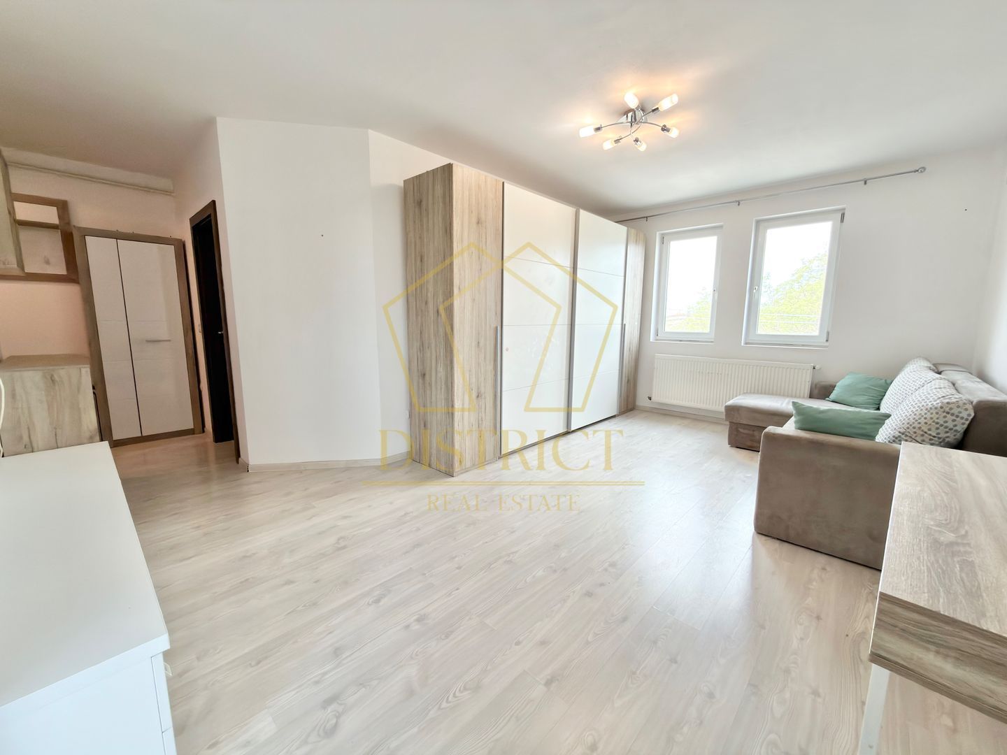 Apartament cu 2 camere mobilat, decomandat la etajul 2 in Giroc la asfalt. - Poză 2
