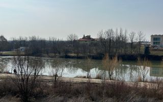 Casă P+1, 315 m² utili | Teren 1.300 m² | Pe malul lacului Ostratu - Poză 2