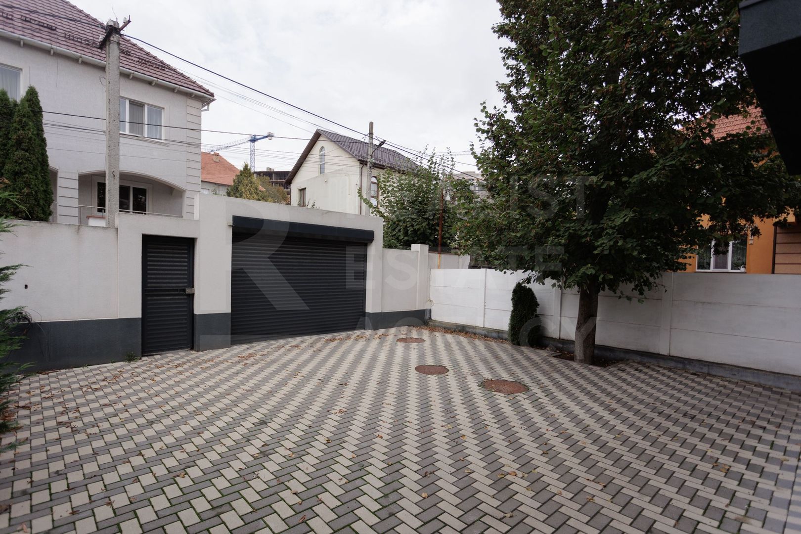 CASĂ DE VÂNZARE ÎN DUMBRAVA SUPRAFAȚA DE 300 MP + TEREN 3.5 ARI - Poză 4