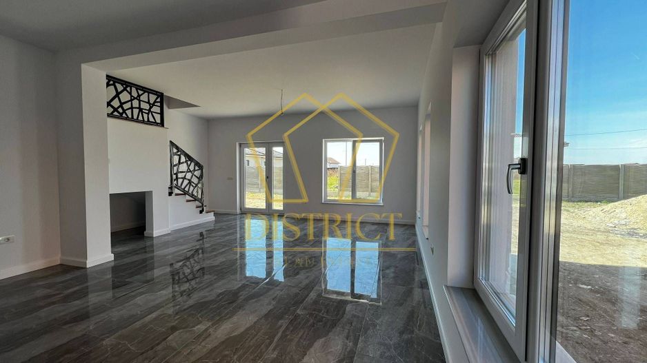 Duplex 5 camere despartit prin camera tehnica | Ghiroda - Poză 1